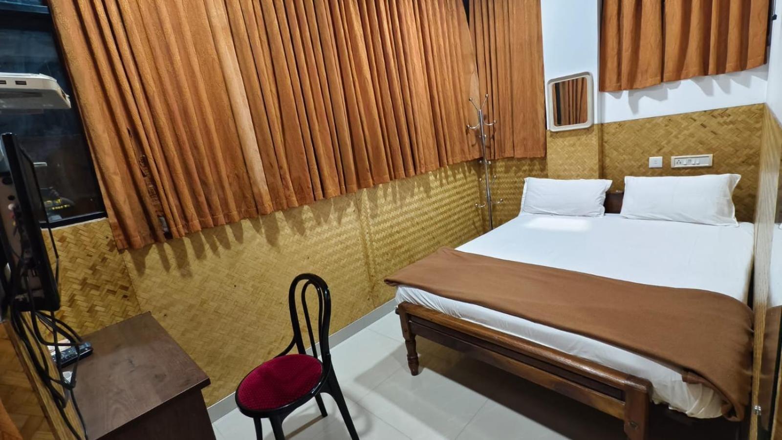 فندق Dolphin Residency تيكَدِيْ المظهر الخارجي الصورة